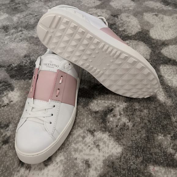 Valentino Garavani Sneakers - Picture 2 of 7